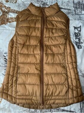NEW Women’s Tan Packable Vest Puffer Love Tree Size Small Lightweight Warmth